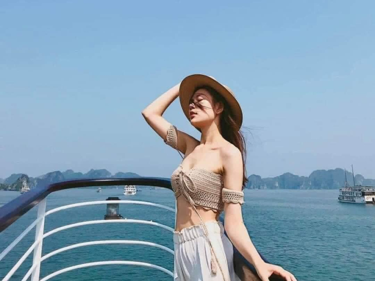 Du Thuyền Ngày Ambassador Hạ Long: Love in the Bay